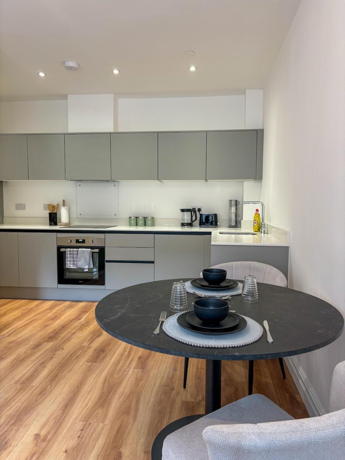 Apartment Modern -2 Min Walk From Station *